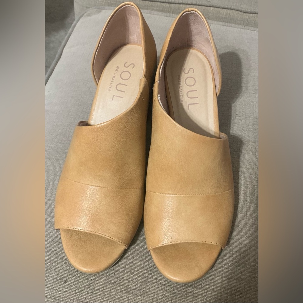 Naturalizer Soul Tan Cut Out Bootie Shootie